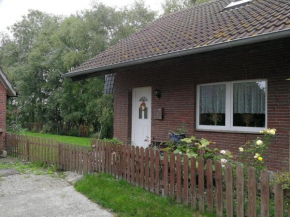 Großes Ferienhaus in Wiarden mit Garten, Grill und Terrasse